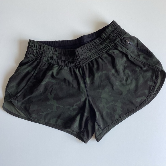 Lululemon Tracker Short V *4” incognito Camo Multi Gator Green Size 12 - Picture 2 of 6